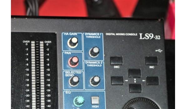 dgital mixing console YAMAHA LS9-32